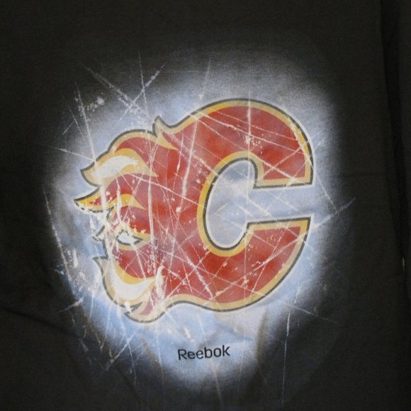 2/$15 NHL Calgary Flames Boys Tee Medium 5 6 Reebok Face Off Apparel Hockey - Picture 2 of 3